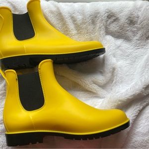 NEW yellow rain boots